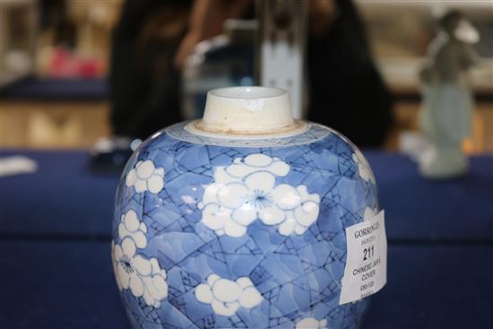 A Chinese blue and white jar, 18th/19th century